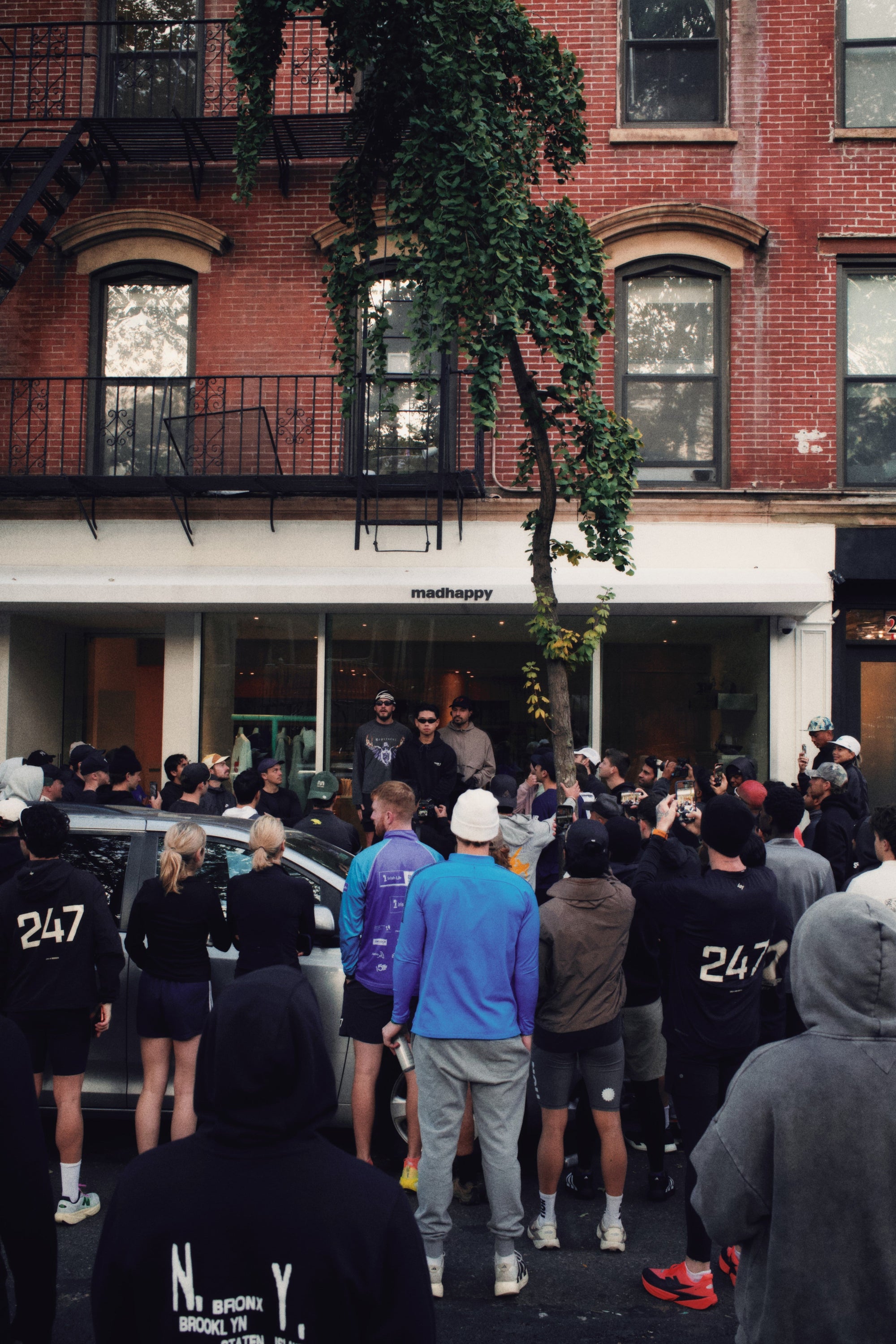 RUNNERSMOOD X 247 REPRESENT NYC MARATHON SHAKEOUT